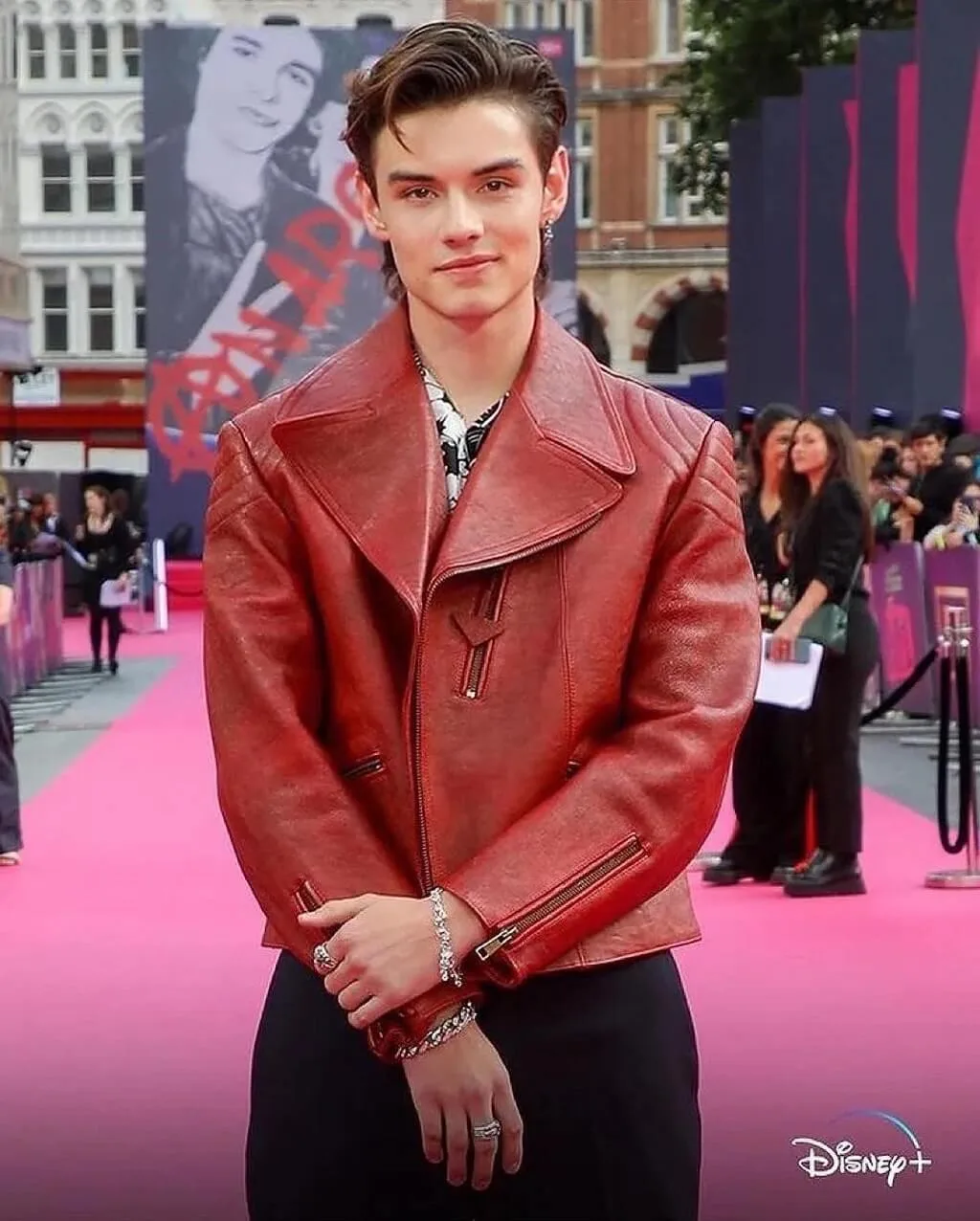 Louis Partridge net worth 2026